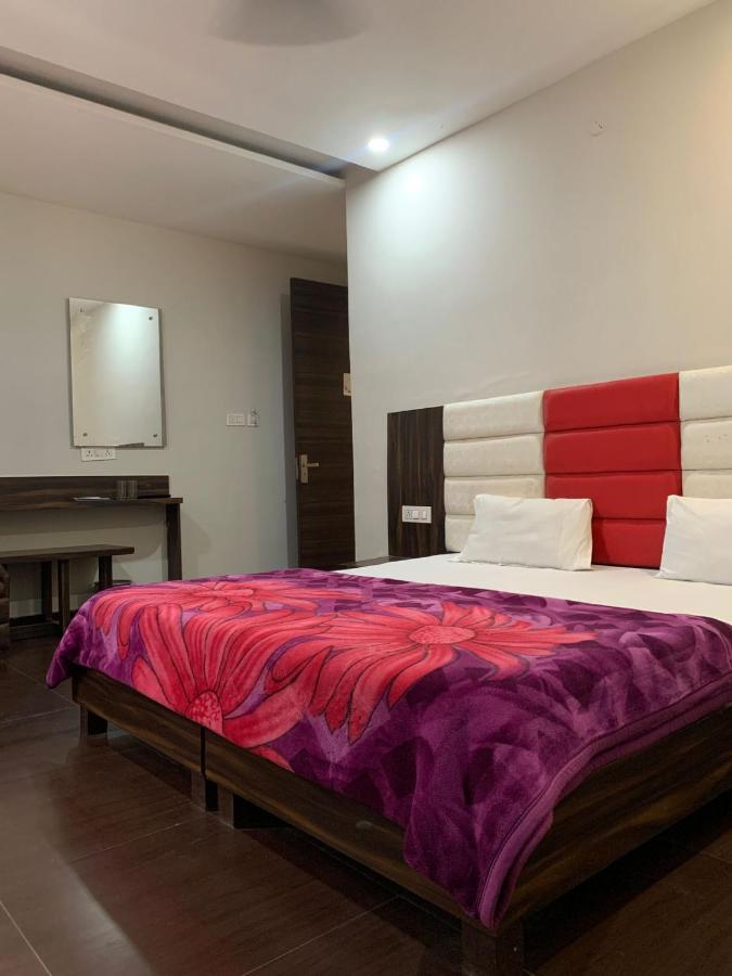 Hotel Sukhman Residency Амритсар Экстерьер фото
